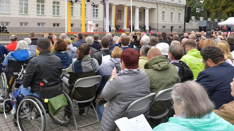 20180923 Francis of Assisi meets the president and the authorities of Lituani 7