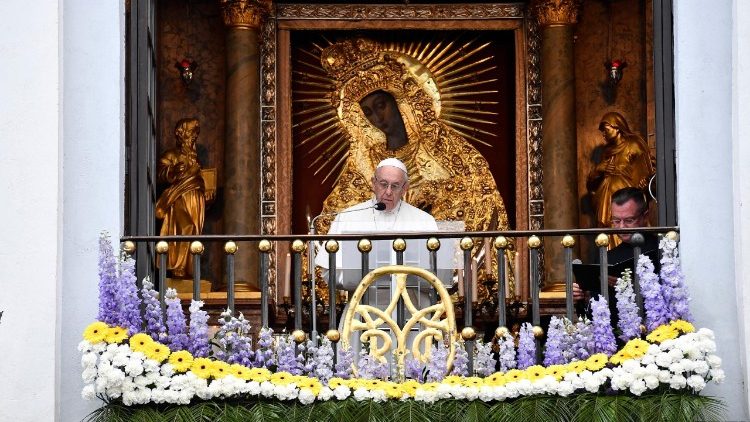 20180923 Papa al Santuario della Mater Misericordiae a Vilnius 1