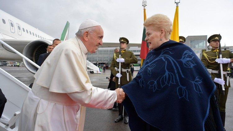 20180923 Papa ha iniziato il suo viaggio in Lituania 3