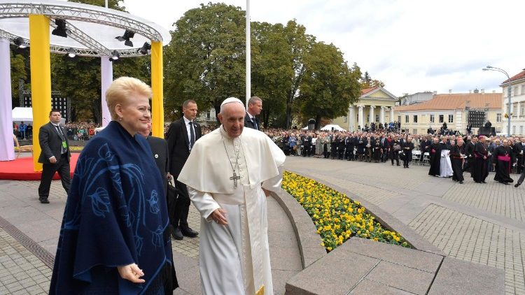 20180923 Papa ha iniziato il suo viaggio in Lituania 6
