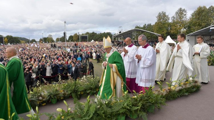 20180923 Pope Francis says during his homily at Mass in Santakos Park in Kaunas_Lithuania 0