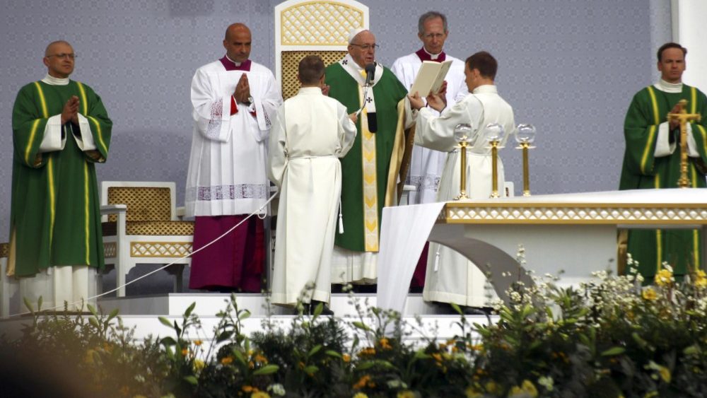 20180923 Pope Francis says during his homily at Mass in Santakos Park in Kaunas_Lithuania 1