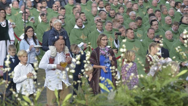 20180923 Pope Francis says during his homily at Mass in Santakos Park in Kaunas_Lithuania 13