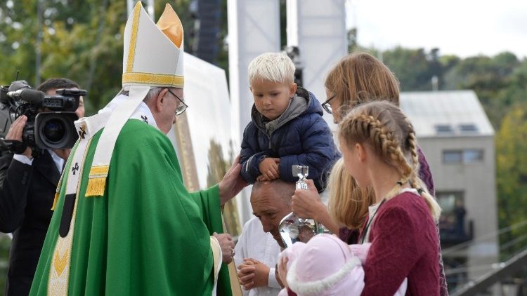 20180923 Pope Francis says during his homily at Mass in Santakos Park in Kaunas_Lithuania 14