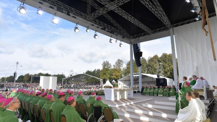 20180923 Pope Francis says during his homily at Mass in Santakos Park in Kaunas_Lithuania 15