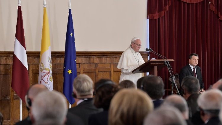 20180924 Francis of Assisi met with the President and the civil authorities of Lettoni 3