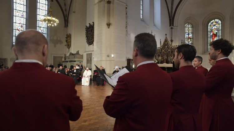 20180924 Pope Francis arrives at the Lutheran Cathedral in Riga for an Ecumenical Meeting 13