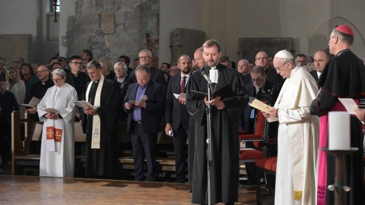 20180924 Pope Francis arrives at the Lutheran Cathedral in Riga for an Ecumenical Meeting 15