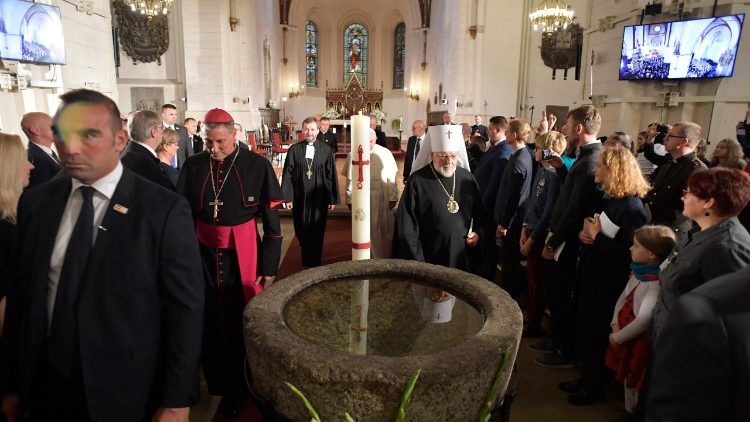 20180924 Pope Francis arrives at the Lutheran Cathedral in Riga for an Ecumenical Meeting 2