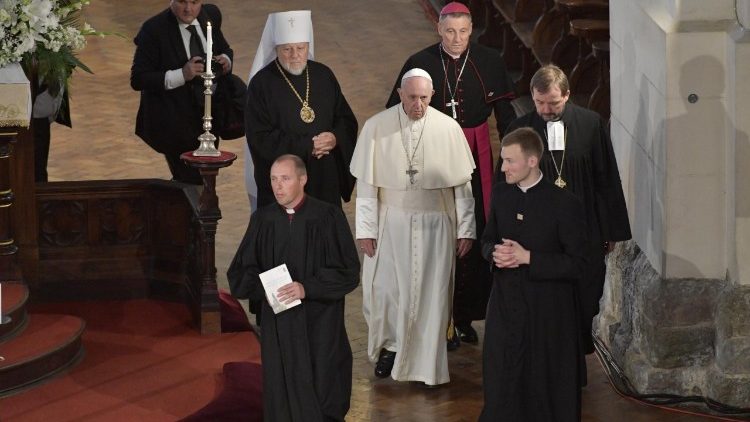 20180924 Pope Francis arrives at the Lutheran Cathedral in Riga for an Ecumenical Meeting 7