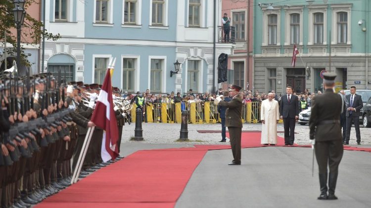 20180924 Pope Francis began visiting Lettoni 3