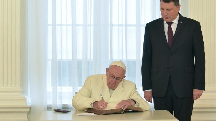 20180924 Pope Francis began visiting Lettoni 5