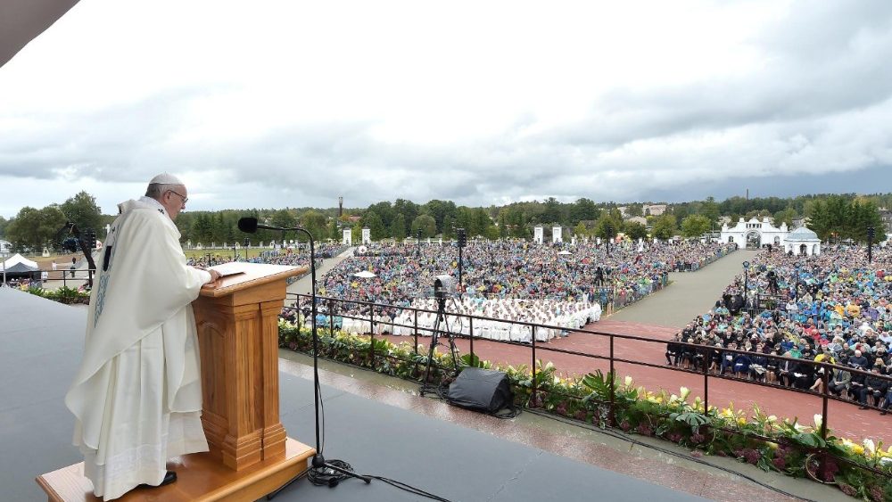20180924 Pope Francis celebrating Mass in Aglona, Latvia 0