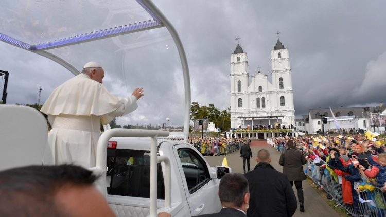 20180924 Pope Francis celebrating Mass in Aglona, Latvia 1b