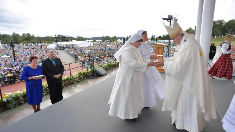 20180924 Pope Francis celebrating Mass in Aglona, Latvia 3