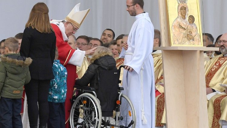 20180925 Pope at Mass in Freedom Square, Tallin, Estonia on September 16