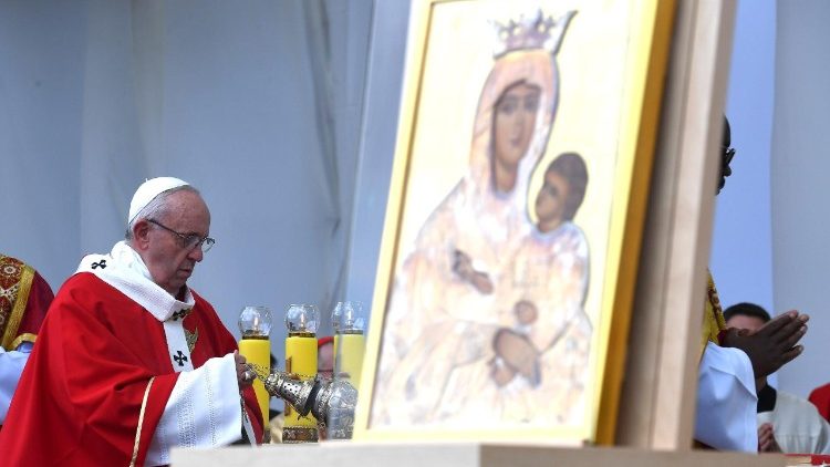 20180925 Pope at Mass in Freedom Square, Tallin, Estonia on September 2