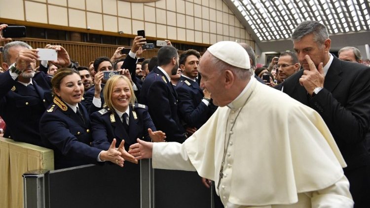Đức Thánh Cha tiếp Hiệp hội toàn quốc cảnh sát quốc gia Italia 