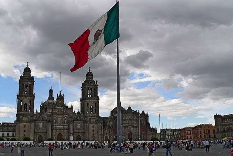 Zocalo_de_Mexico_Credit_Sal_Trabanca_via_Flickr_CC_BY_NC_SA_20_CNA