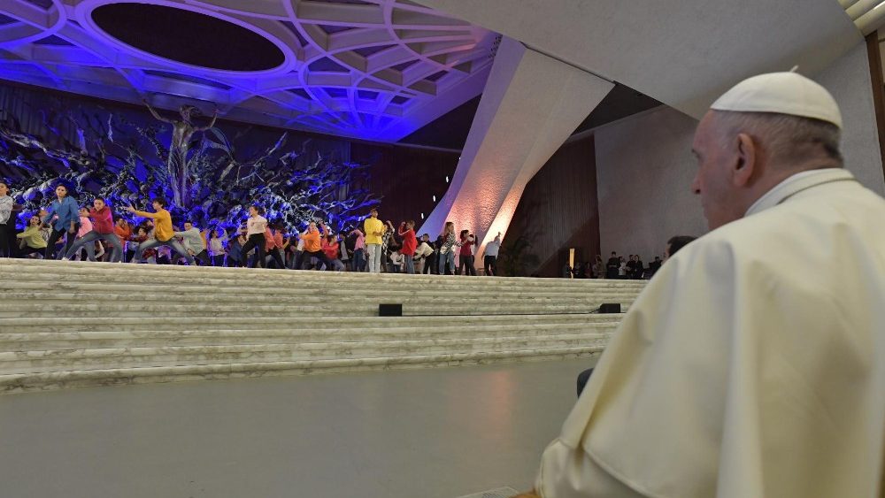 20181007 Papa Francis of Assisi and his fathers met 7,000 young people 10