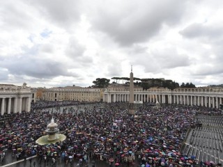 20181007 Pope Francis during the Angelus in St Peter's Square 2