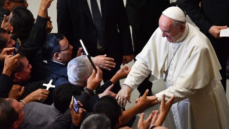 20181015 Pope Francis meets with pilgrims from El Salvador. Vatican 1