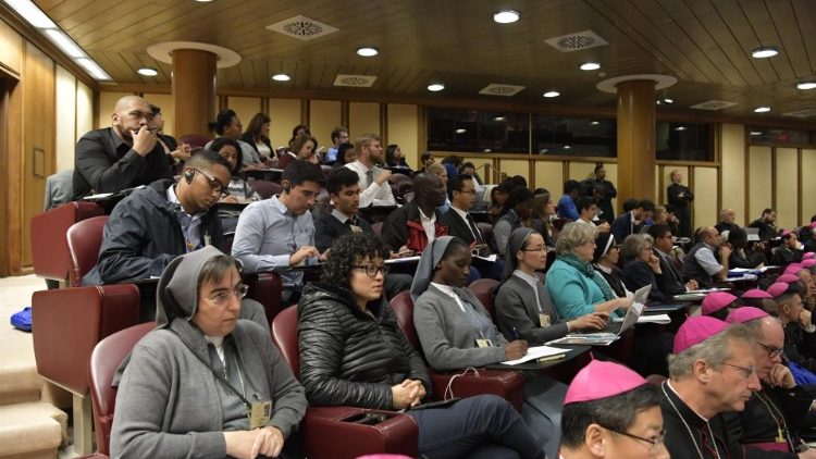 20181025 The Synod of Bishops sends young people to the world 1