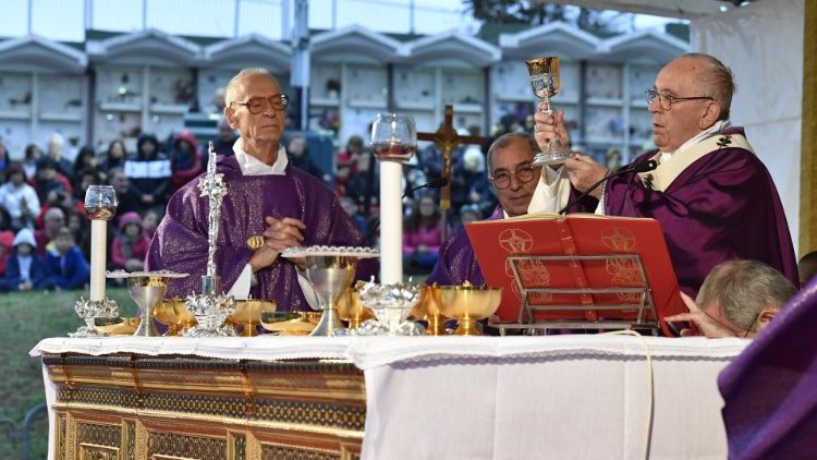 20181103 Pope celebrates Mass at Laurentino Cemetery 0