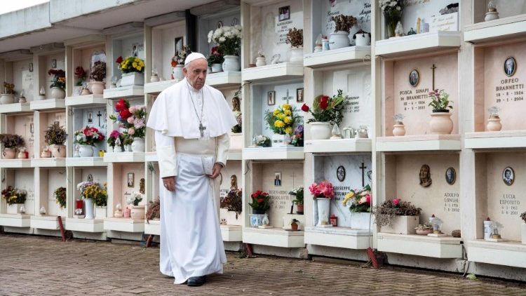 20181103 Pope celebrates Mass at Laurentino Cemetery 3