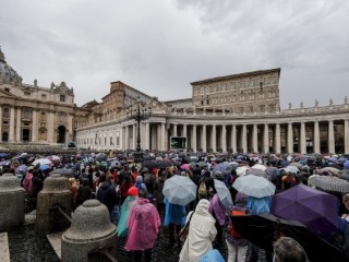 20181104 Believers in St. Peter's Square