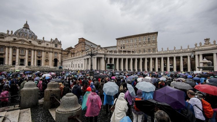 20181104 Believers in St. Peter's Square