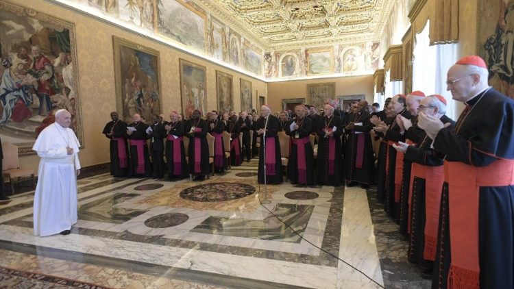 ĐTC tiếp kiến Ủy ban Tòa Thánh về các Đại hội Thánh Thể quốc tế (Vatican Media)