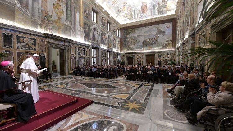 20181117 Pope Francis visited 400 members of the Movement for the Blind 4