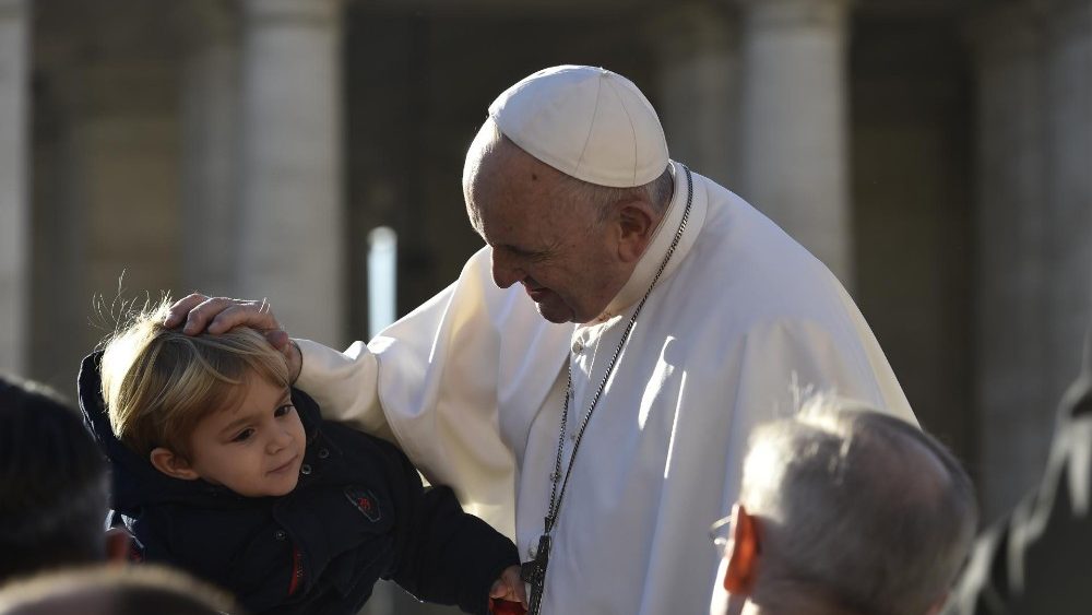 20181121 Pope Francis arrives for the Wednesday General Audience (10)