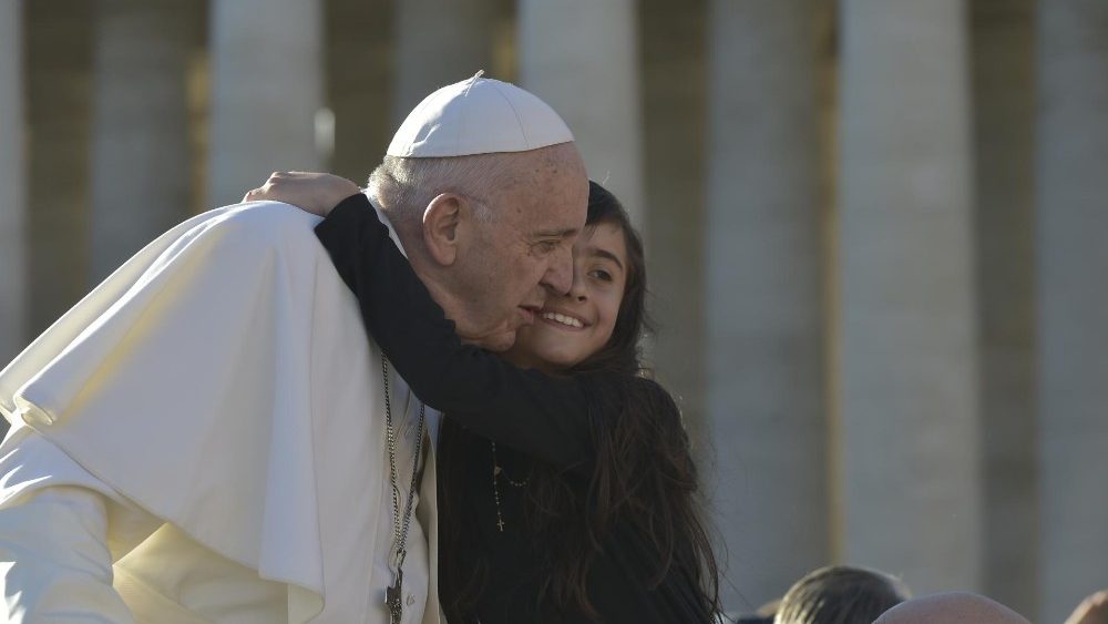 20181121 Pope Francis arrives for the Wednesday General Audience (11)