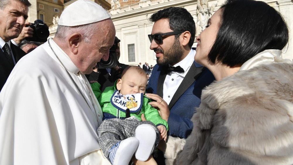 20181121 Pope Francis arrives for the Wednesday General Audience (4)