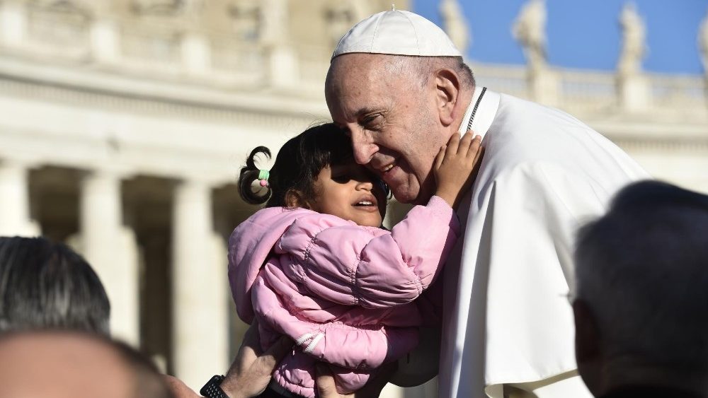 20181121 Pope Francis arrives for the Wednesday General Audience (7)