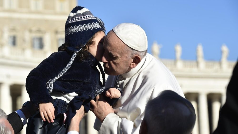 20181121 Pope Francis arrives for the Wednesday General Audience (9)