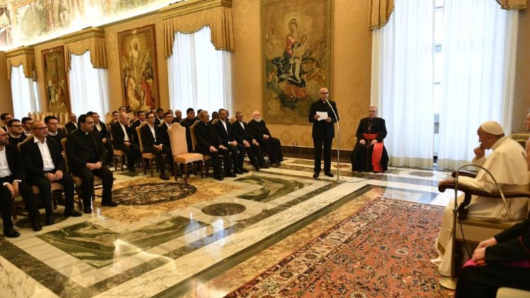 ĐTC tiếp kiến các chủng sinh tổng giáo phận Agrigento nam Italia (Vatican Media)