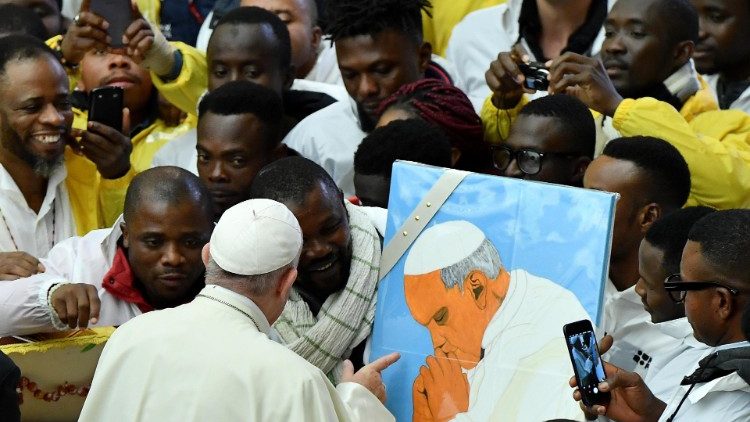 20181128 The Argentine boy was particularly greeted by Francis (10)