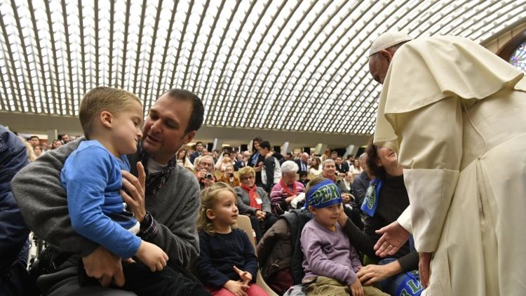 20181128 The Argentine boy was particularly greeted by Francis (11)
