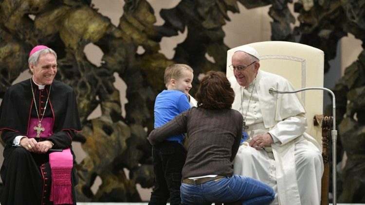 20181128 The Argentine boy was particularly greeted by Francis (3)