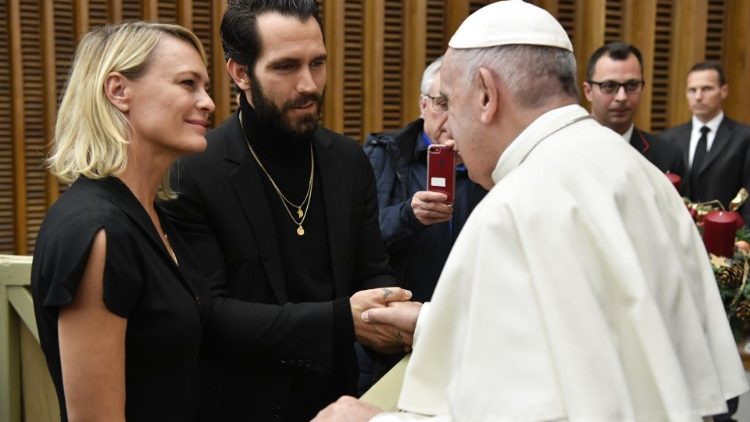 20181128 The Argentine boy was particularly greeted by Francis (6)