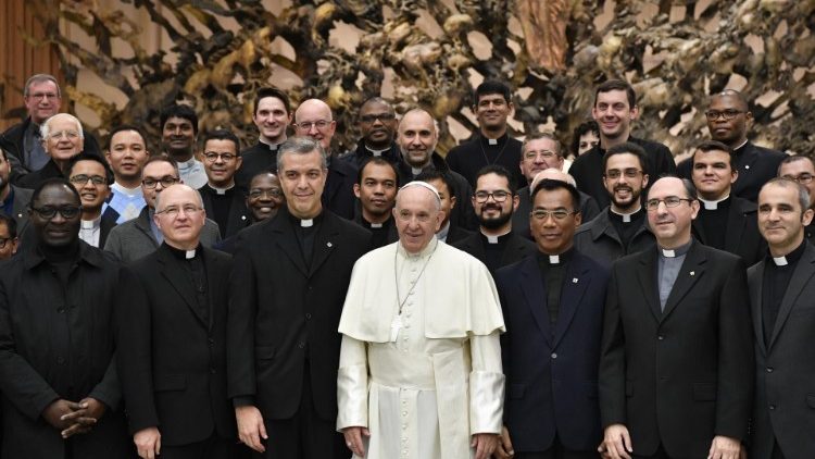 20181128 The Argentine boy was particularly greeted by Francis (7)