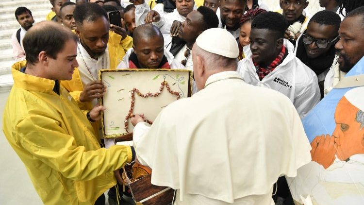 20181128 The Argentine boy was particularly greeted by Francis (8)