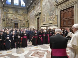 ĐTC tiếp kiến 600 vị Quản đốc các Đền Thánh  (Vatican Media)