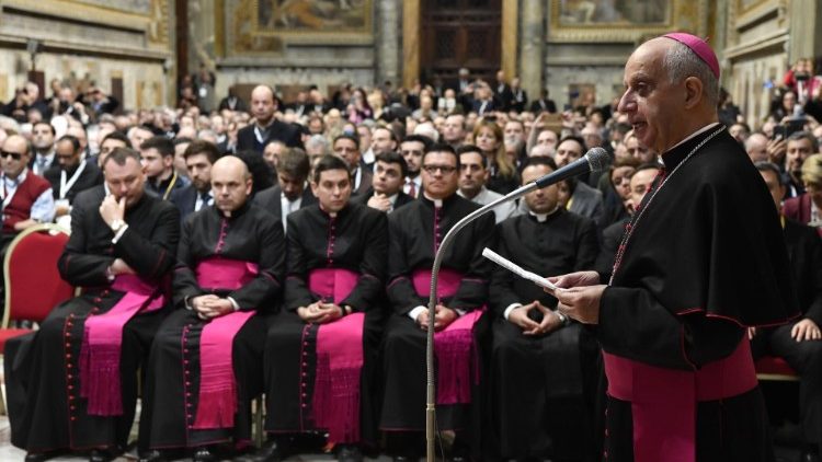 20181129 Pope Francis Visits 600 Governors of the Temples 2