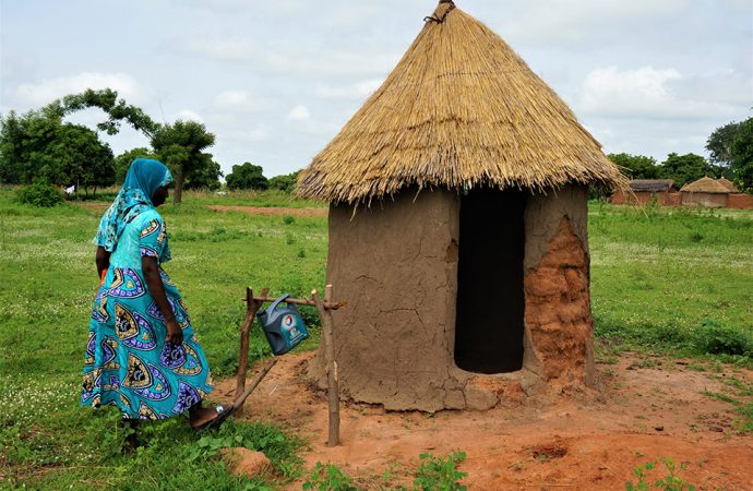 latrine_togo_tog201841175-690x450