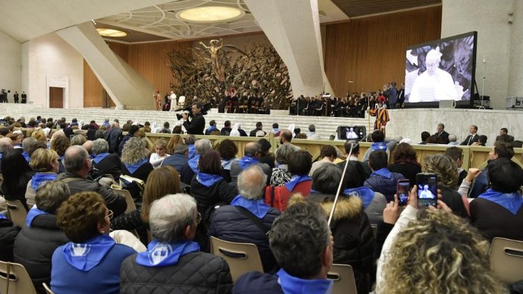 ĐTC tiếp kiến 6500 tín hữu hành hương nam Italia (Vatican Media)