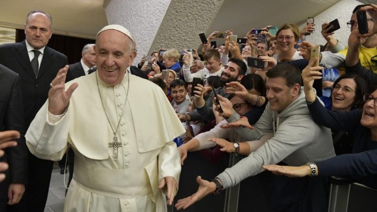 ĐTC tiếp kiến 6500 tín hữu hành hương nam Italia (Vatican Media)